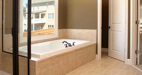 Двери ПВХ в ванную