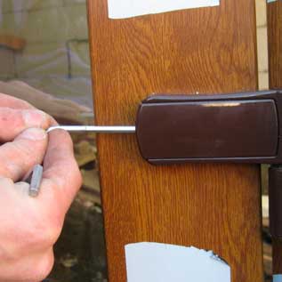 Регулировка пластиковых дверей